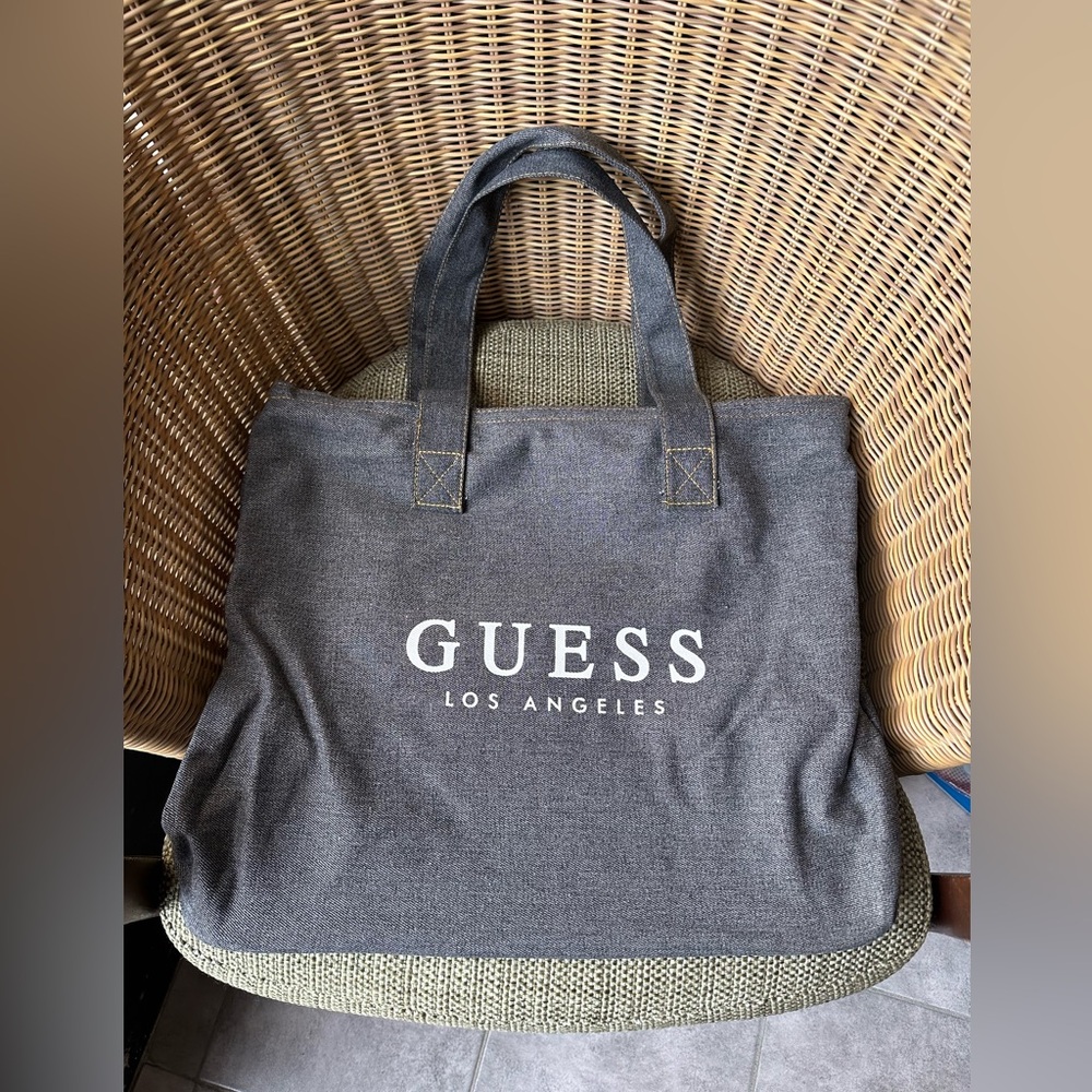 Guess tote